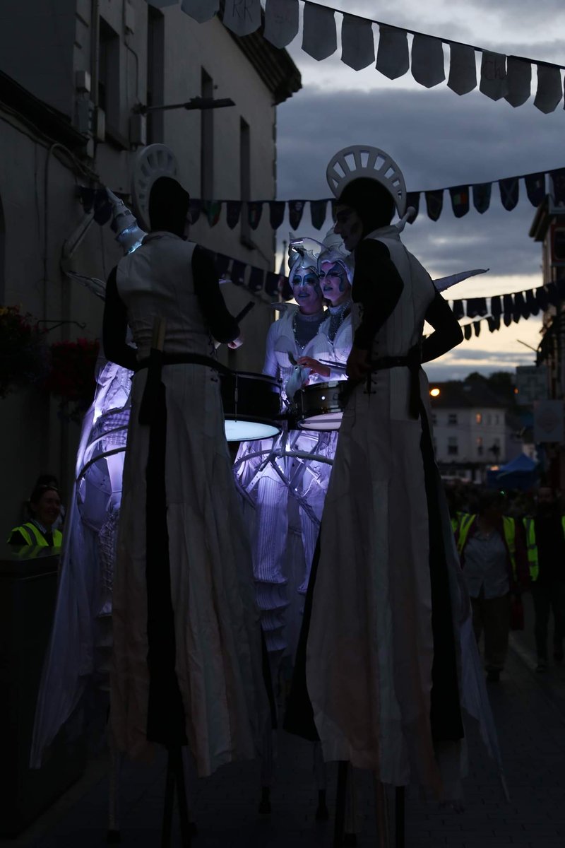 Cashelartsfest's tweet photo. Thanks to Siobhán Walsh who sent these photos of @CloseAct White Wings who performed as part of the festival parade. Catch them at 1pm and 3pm today around town again if you missed them last night. In association with @cocsolicitors https://t.co/qIvmvZbpXm