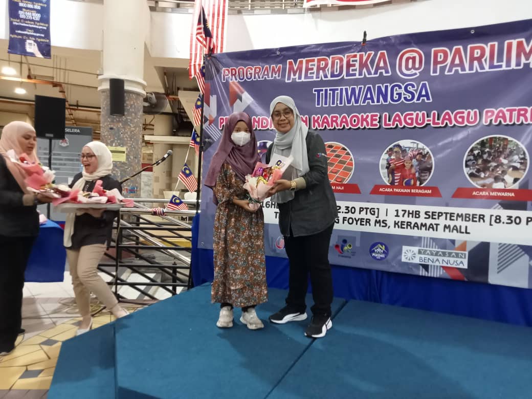JaPenWPKL's tweet photo. ▶️ Majalah Mentari
▶️ Menghormati Lambang-Lambang Kebesaran Negara
▶️ Risalah Bendera Negeri &amp; Wilayah
▶️ Risalah Panduan Pengurusan Kendiri COVID-19 

#MerdekaParlimen 
#KomunikasiKita
#KeluargaMalaysiaTeguhBersama
#HKHM2022
#merdeka2022
#merdeka65
#KLCeria
#CMSWPKL https://t.co/cMacpNT6aL