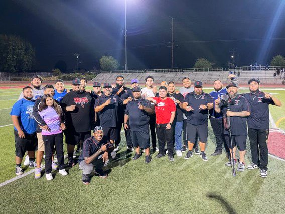 RealBigGeorge_5's tweet photo. Colors change, but family stays the same. #HistoryMakers #SGVLegends #ElMonteMade #GreatestShowOnDirt #DonsFootball https://t.co/jO053CTCEs