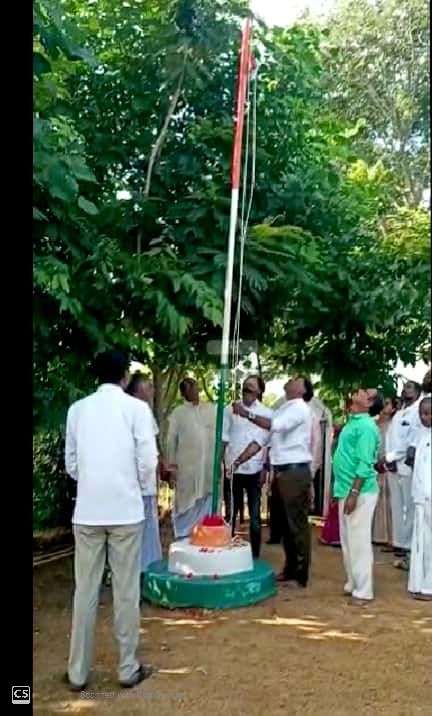 AODhanwada's tweet photo. జాతీయ సమైక్యత దినోత్సవం సంధర్భంగా ధన్వాడ రైతువేదికలో జాతీయ పతాక ఆవిష్కరణ.@SRReddyTRS @MJSudhakar8 https://t.co/8Jio1Ko9If