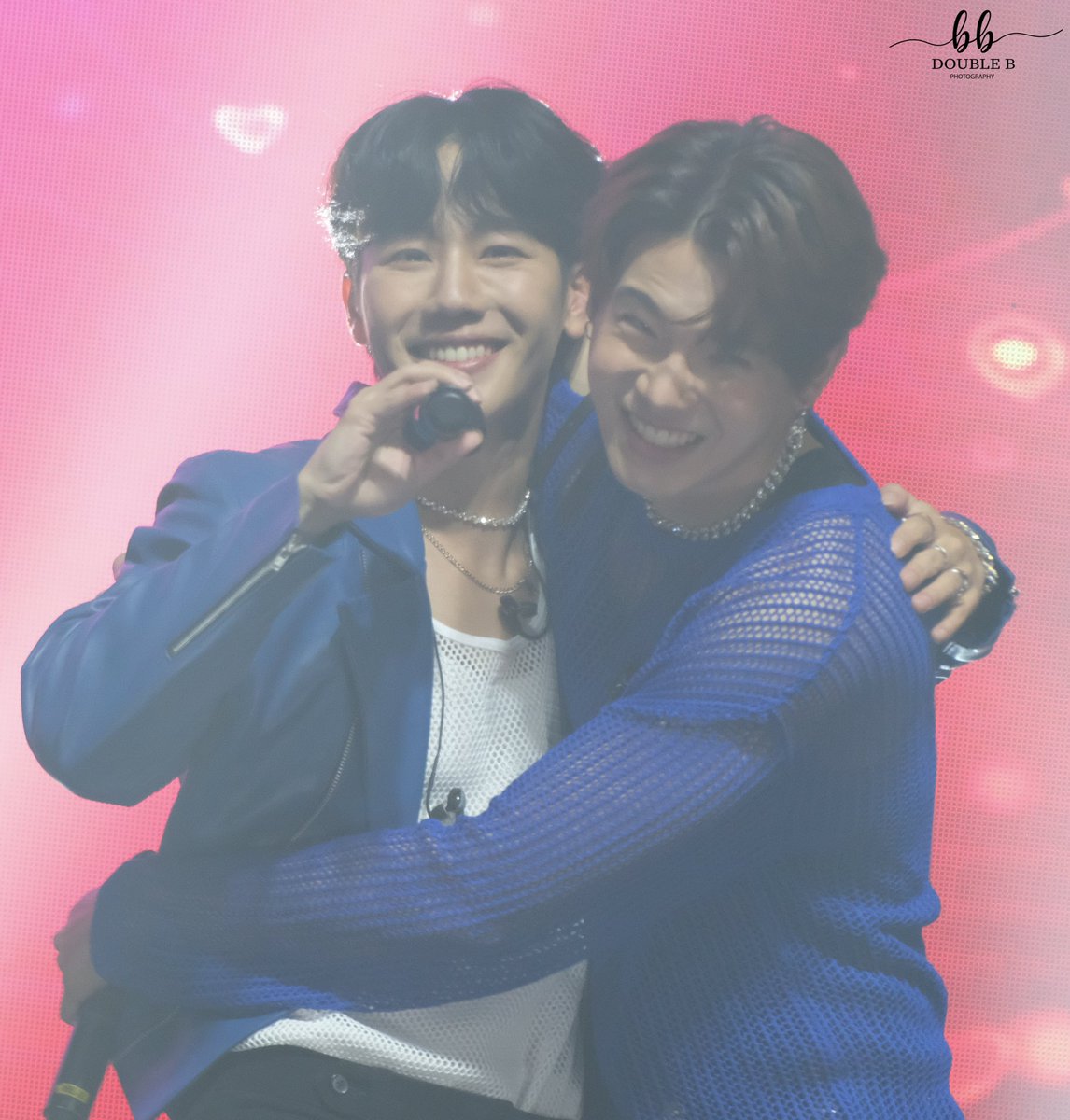 DoubleB_Warwnr's tweet photo. เขากอดกันนนน กรี๊ดดดด ความหวานอบอวล #YinWar1stFMinKorea https://t.co/UxoqmjLYvn