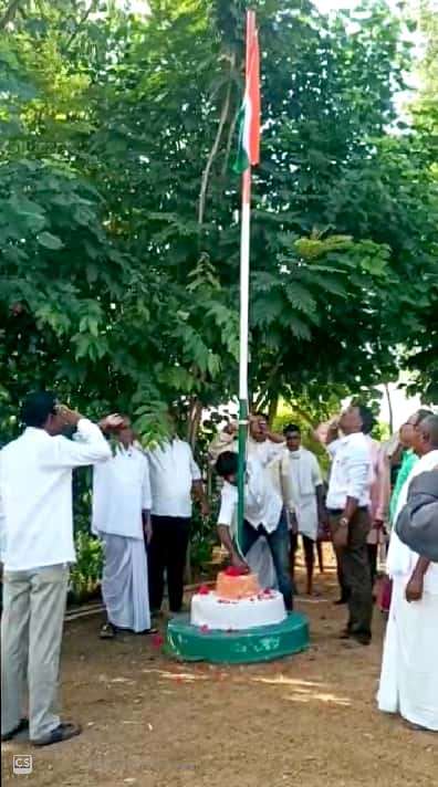 AODhanwada's tweet photo. జాతీయ సమైక్యత దినోత్సవం సంధర్భంగా ధన్వాడ రైతువేదికలో జాతీయ పతాక ఆవిష్కరణ.@SRReddyTRS @MJSudhakar8 https://t.co/8Jio1Ko9If