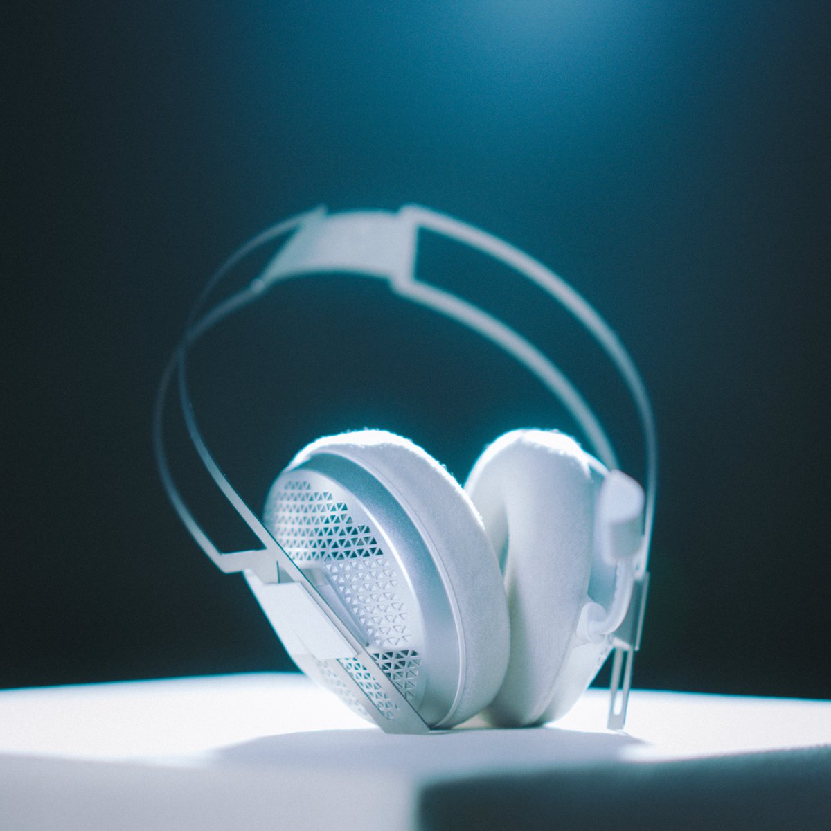 TsudaArata's tweet photo. fumo TRUTH Open Air Gaming Headset

キービジュアルを撮影しました
現在開催中の東京ゲームショウ2022に展示ブースがあるそうです 🙂 https://t.co/28CjMbn6FP