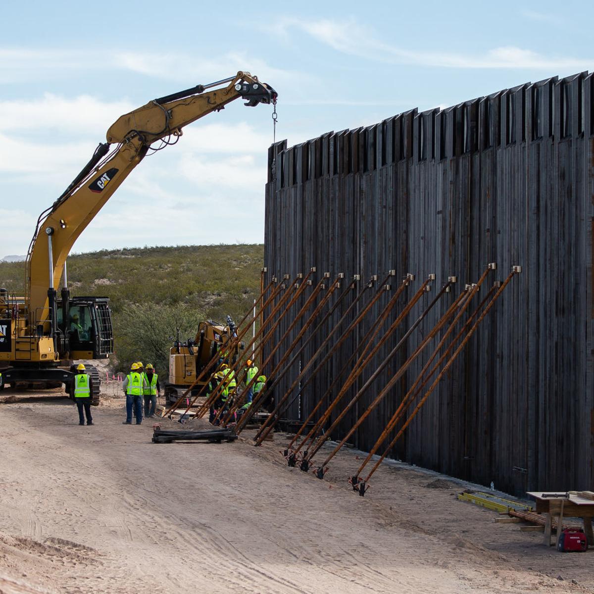 JeffcoatRob's tweet photo. @DWUhlfelderLaw Finish the wall and secure the border. It's simple. Illegal aliens are bringing crime, disease, and poverty. They're uneducated and lack job skills. Tractors can pick crops and factories are using robotics. American taxpayers don't want to support illegal aliens. MAGA. https://t.co/LVecZ5DhNu