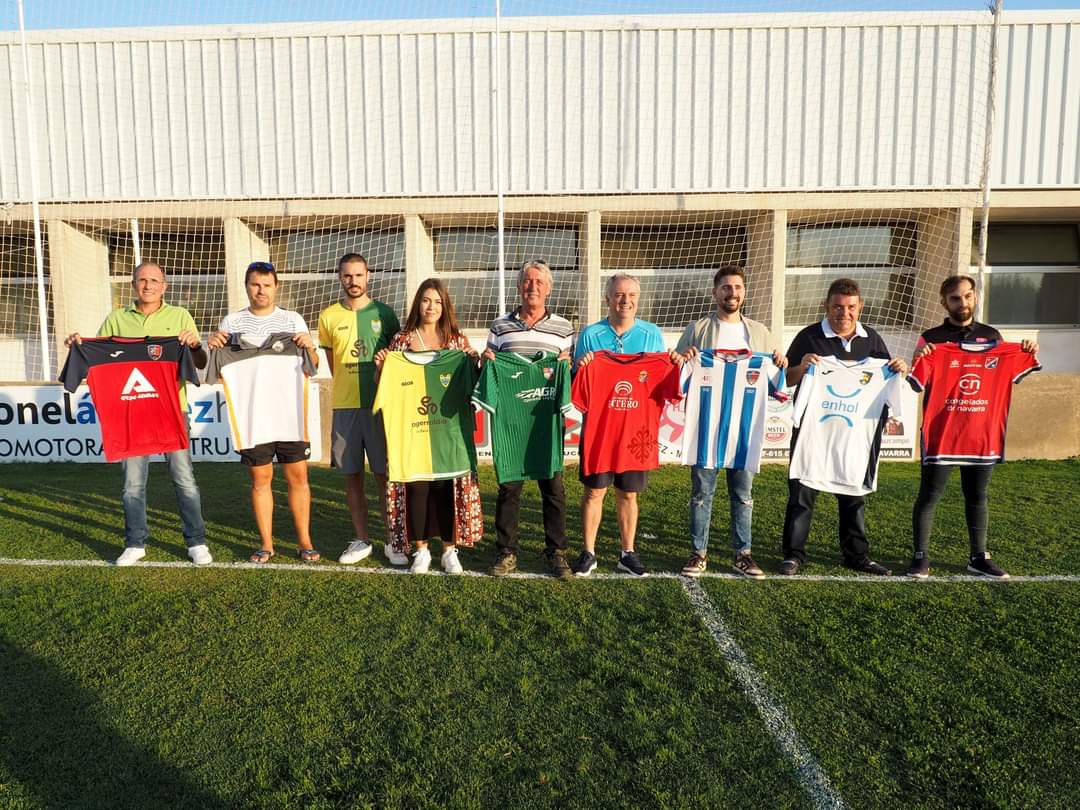 UnionTutera's tweet photo. 🚨 Estamos muy felices de anunciar que tras el acuerdo entre clubes riberos, nuestr@s soci@s podrán entrar libremente en cualquiera de los estadios de:

C.D. Fontellas
C.D. Buñuel
A.D. Cabanillas
C.D. Calatrava
C.D. Peña Fustiñana
C.D. Ribaforada 

#OtroFutbolEsPosible 🔰 https://t.co/MQDm9xSh61