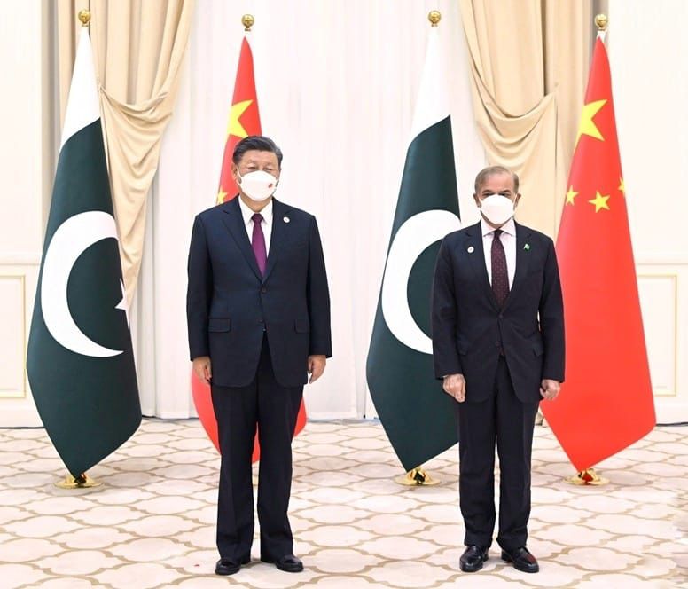 ammarayyaz5's tweet image. Prime Minister Shehbaz Sharif met Chinese President Xi Jinping at sidelines of 22nd SCO summit.  #PAKPMatSCO #SCOSummit2022