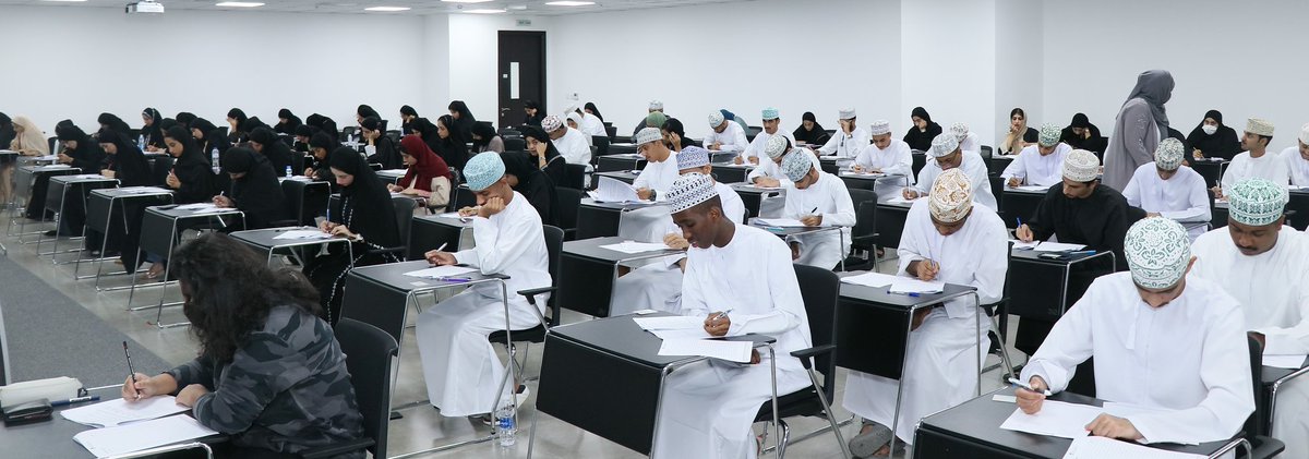 MuscatUni's tweet photo. طلبة #جامعة_مسقط ..
" عُمان تعلق عليكم آمال عظام "
ف "أهلاً وسهلاً بكم " 
مشوار الألف ميل يبدأ بخطوة 
تمنياتنا لكم برحلة أكاديمية مميزة واستفادة عظيمة ومستقبل زاهر مشرق .
#يحدث_الآن
#هيثم_بن_طارق https://t.co/PZ6UTejpHt
