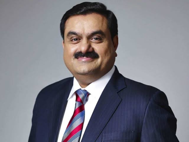 CoxstoreTz's tweet photo. Muite @gautam_adani Huyu ndiye tajiri namba mbili duniani kwa sasa anayemfatia @elonmusk baada ya shares zake kuongezeka thamani siku ya jana na kumfanya kua na jumla ya utajiri wa $155.7B 

Ana miaka 60 tu 😀,utajiri wake sio wa kurithi ni self made 

#DONTSHUTDOWN https://t.co/mi99yBrIj4