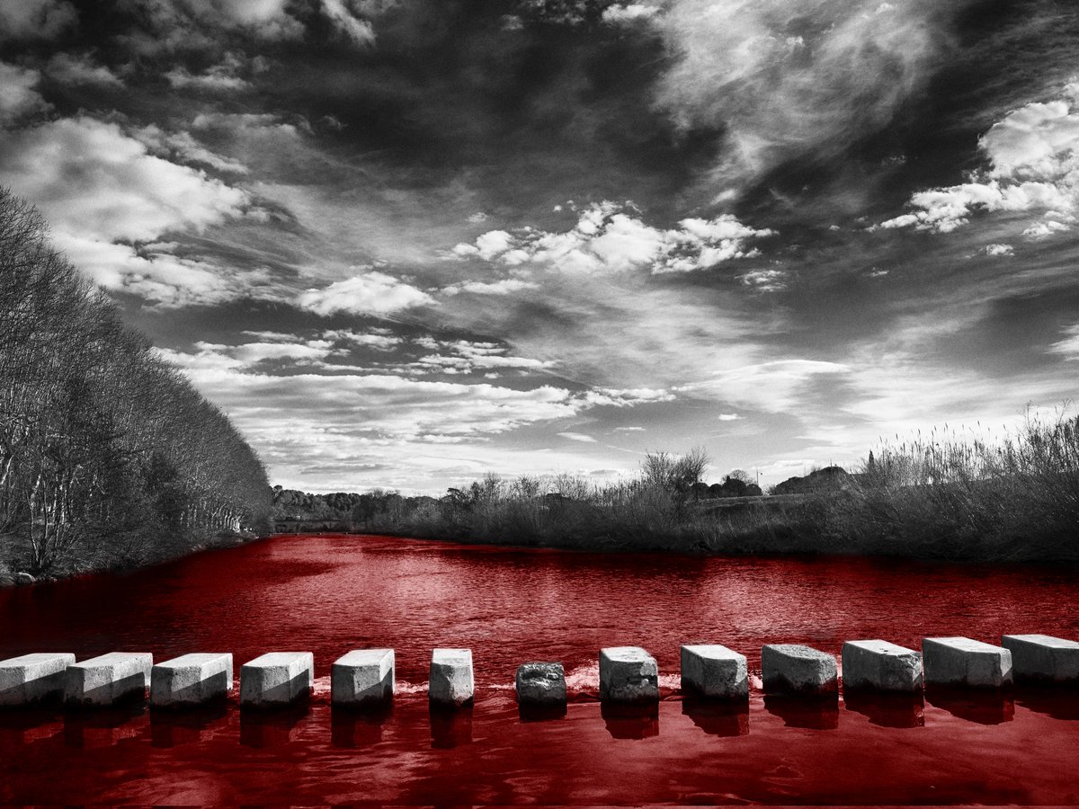 XavierBalay's tweet photo. Découvrons quelques photos présentes lors de l'exposition.
"Les passes #1"
https://t.co/EGp90BxAIg
#riviere #eau #liquide #rouge #sang #blood #eauxrouge #artiste #suddefrance #france #artwork #photographie #photooftheday #art #expophoto #gard #xavierbalay #red #rougesang https://t.co/1LvthHcMpv