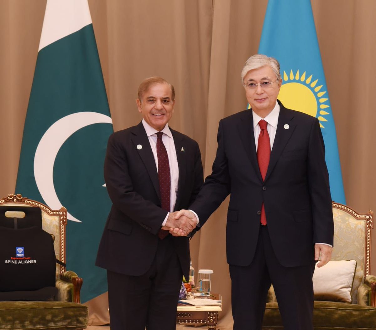 ammarayyaz5's tweet image. وزیرِ اعظم شہباز شریف کی صدرِ قزاقستان قاسم ژورمات توکائیوف سے سمرقند میں ملاقات.
#SCOSummit2022 #PakPMatSCO