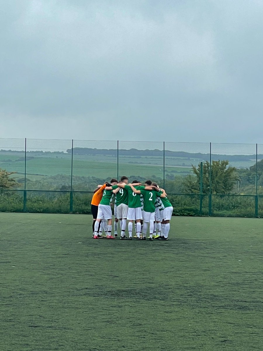 CncsFootball's tweet photo. Historical week for @NewmanCollege_  @CNCS_PE...1st ever AOC Premier division football match versus last years league winners and national champions. Fox Soccer Acdemey London has raised the bar! 
POM Keane
#greenandwhitearmy 
#proudtobenewman https://t.co/o8sCJGRcRU