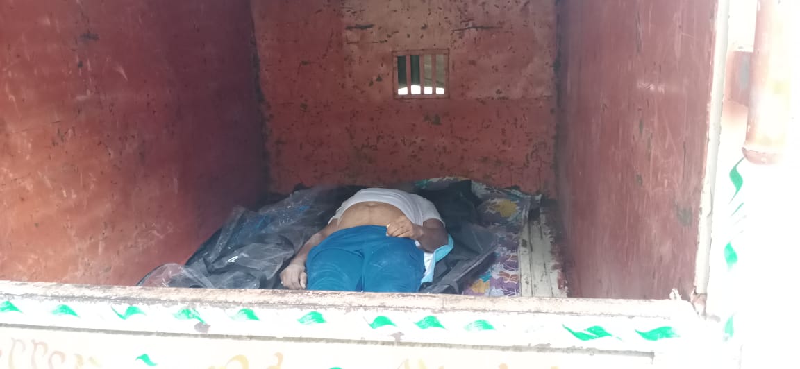 vivekkumar84's tweet photo. 202081874आ0 अजय सिंह
तैनाती जनपद बहराइच पुलिस लाइन वर्तमान में पूर्व विधायक अरुण वीर सिंह का गनर मृत या अंतिम इलाज की आव���्यकता ?
@dgpup कृपया बताएं कैसे सुनिश्चित किया गया की आरक्षी मृत था या अंतिम इलाज की आवश्यकता थी ? एम्बुलेंस क्यो नही मंगाई गई ?
विधायक का गनर था या सरकार का https://t.co/k1CSDPaTjR