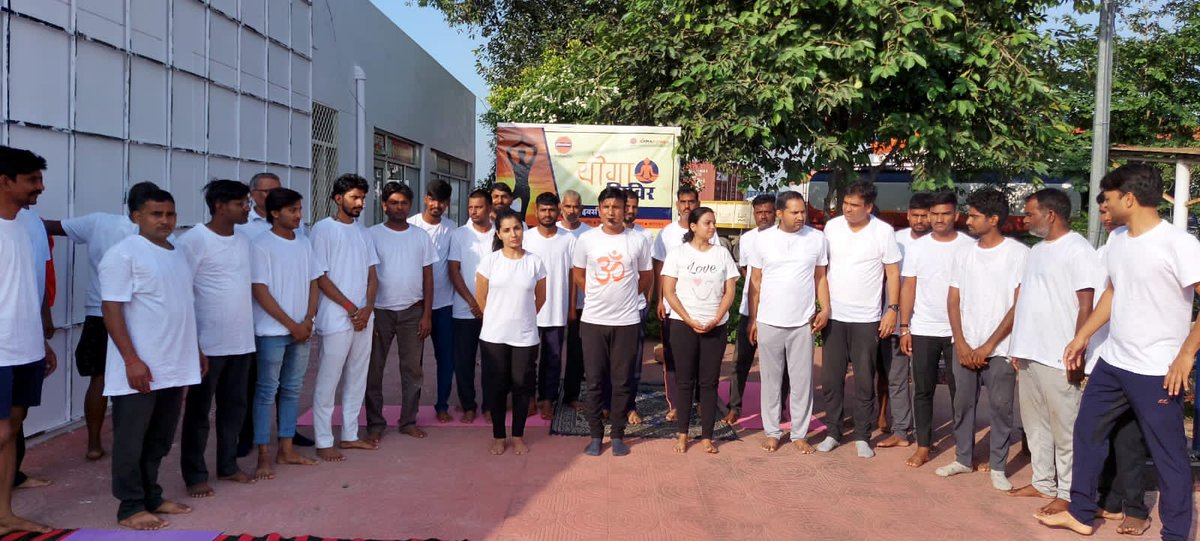 On the Occasion of #DriversDay Yoga Camp was conducted for Drivers/Helpers at Swagat RO Vijayvargia Indian Oil, Nasirabad, Ajmer under Ajmer DO in the guidance of Professional Yoga Teacher. Drivers, helpers and nearby dealers participated in the event.