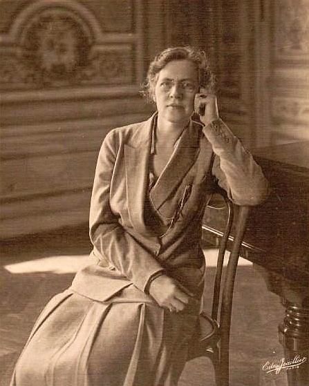 The weekly composer: Nadia Boulanger ( 1887-1979)  the first woman to conduct many major orchestras in America and Europe. Sister of composer Lili Boulanger. 
#weeklywomancomposer #womeninhistory #french #composers #femalecomposers #NadiaBoulanger