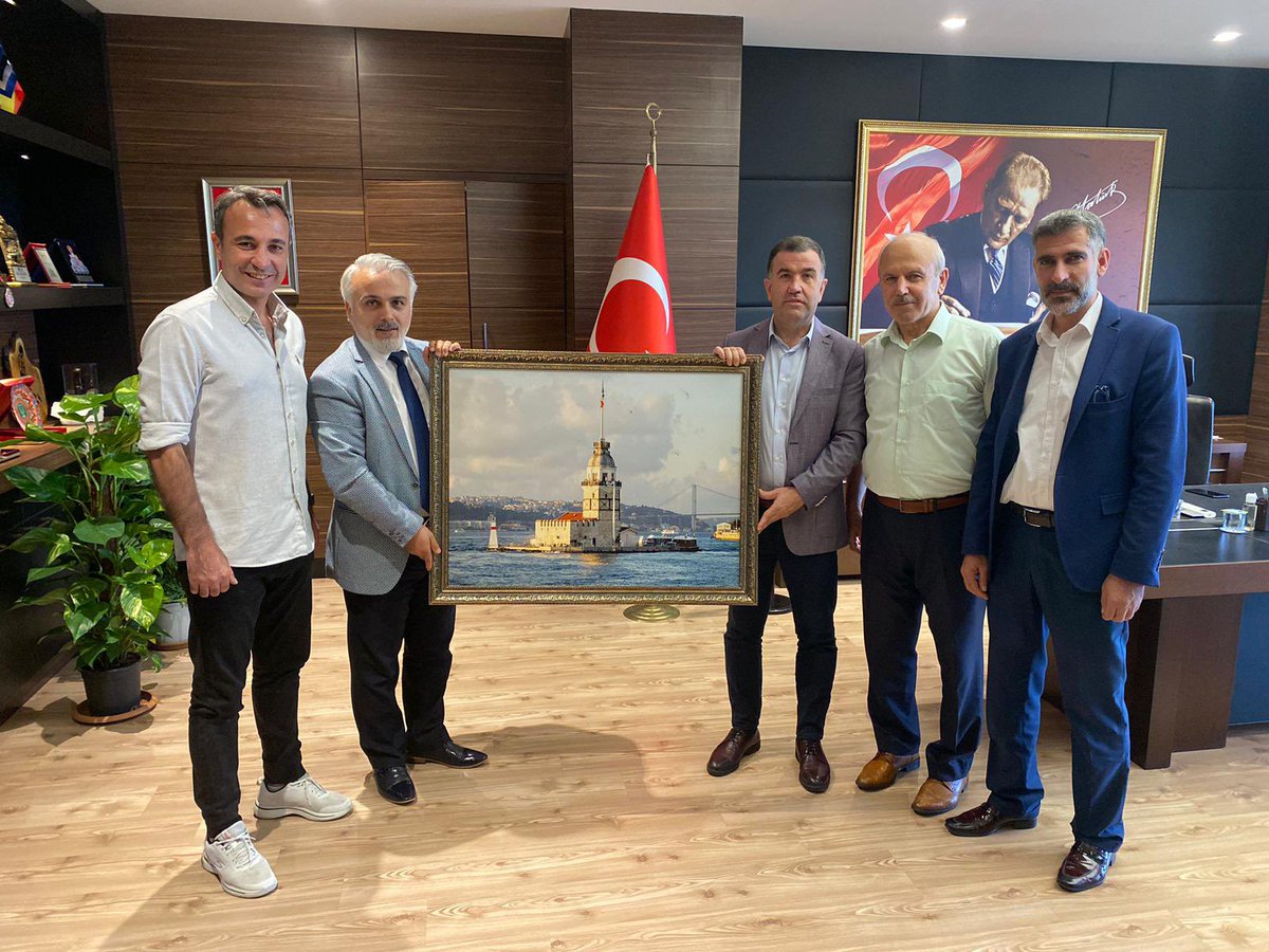 Mustafa_Eldivan's tweet photo. Bağcılar İlçe Milli Eğitim Şube Müdürlerimiz  Kadem Çalış, @Nihataltintas52,@hackorkmaz2 ile Özcan Kızıltaş’a nazik ziyaretleri için teşekkür ederim.
Birlikte çalışırken güzel günler geçirdiğimiz dostlarımıza çalışmalarında başarılar diliyorum. https://t.co/7ECLJEEKNV