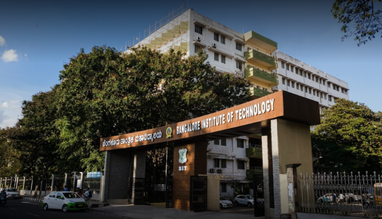 cryptovinesco's tweet photo. The project has been built to honour the company’s engineers and architects who have erected exceptional landscapes. The NFTs were sold off in minutes, proceeds of which will be going to the Bangalore Institute of Technology to help students in need. #DigitalIndia https://t.co/RulE49FQEO