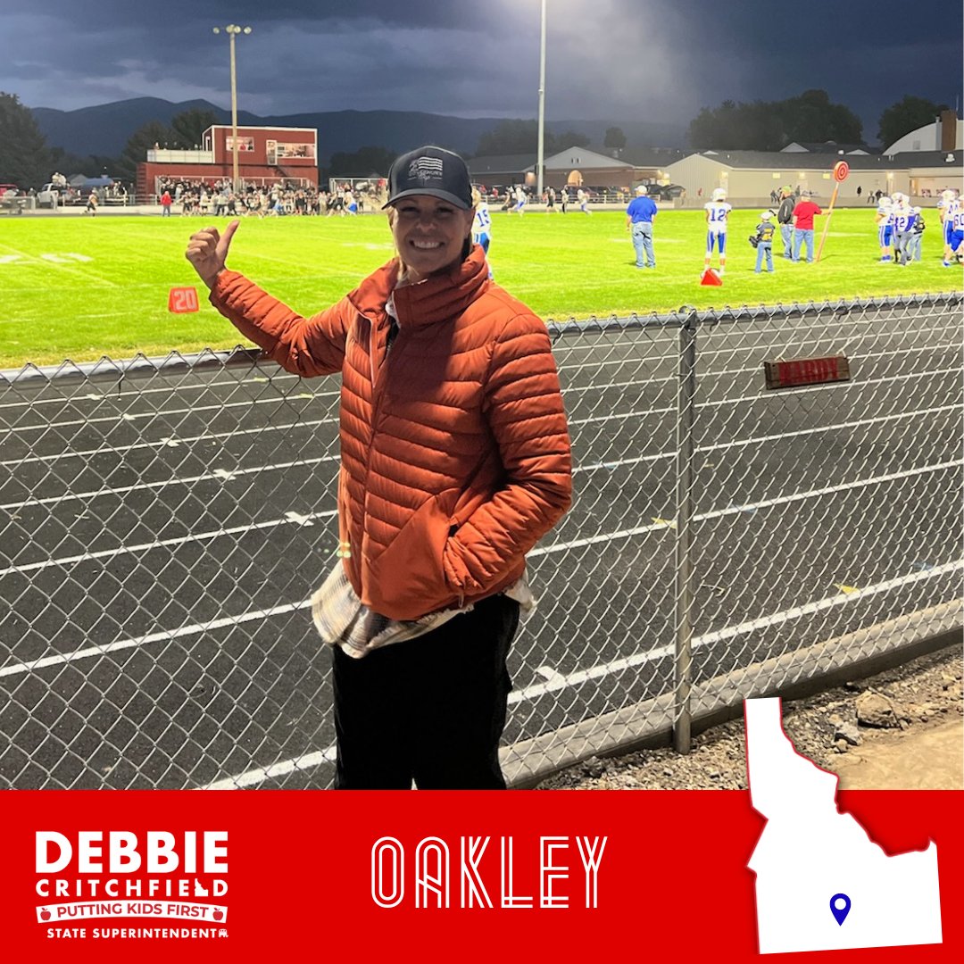 4idahostudents's tweet photo. Friday night lights! One of the best rivalries in the state! Oakley Hornets and Raft River Trojans. 
#lookatthatsky! #idpol https://t.co/mtlNfpsFRH