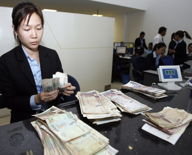 TutorCambodia's tweet photo. Borrowers forced to sell their homes as the #debt crisis in #Cambodia worsens: report. It found that many of the indebted #households had taken out small loans with an 18% interest rate, and about half had trouble #repaying. https://t.co/vCLiyIiT0j https://t.co/27qBK1Z60s