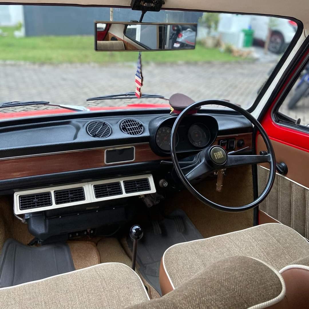 Suka Mobil Tua tweet media