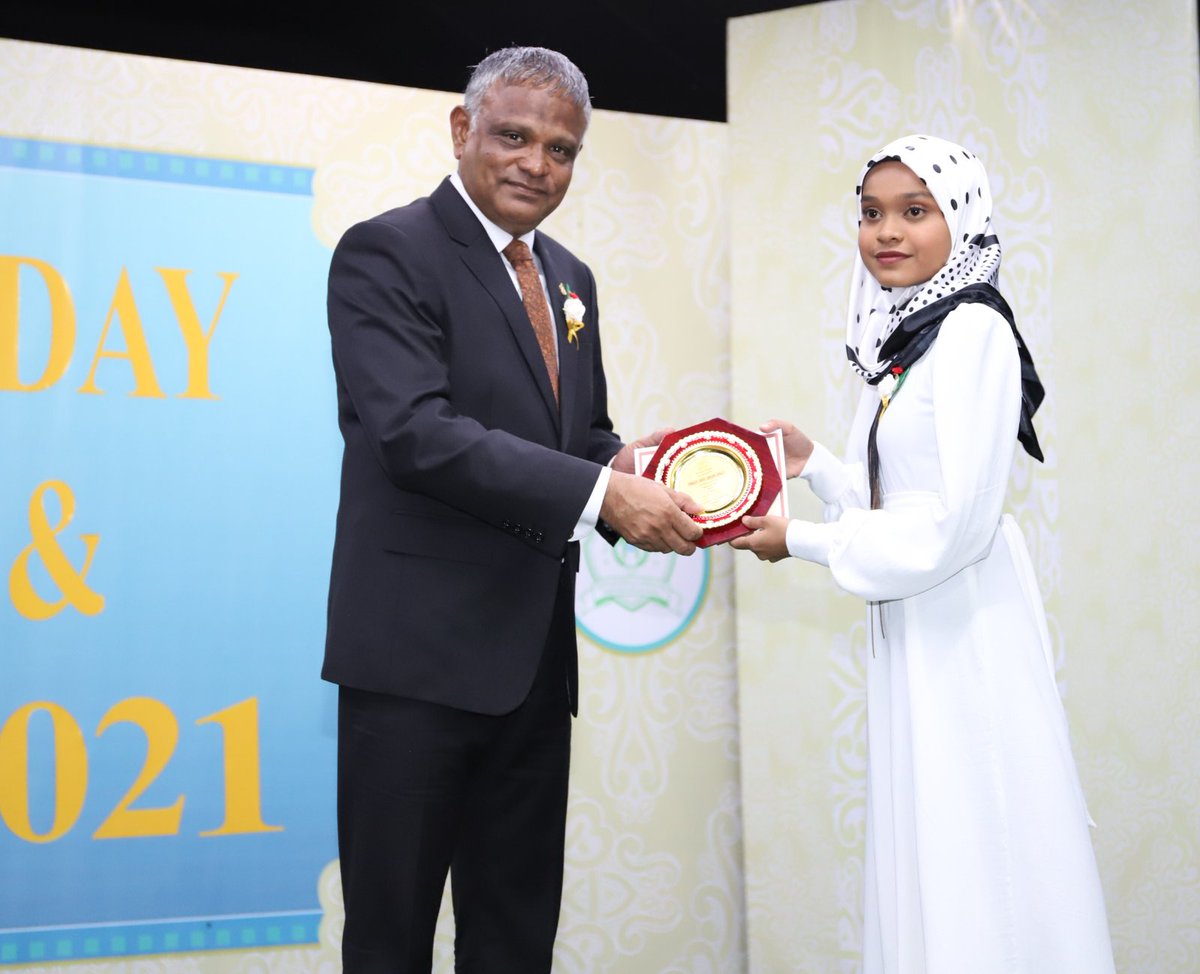 MoHEmv's tweet photo. Minister Dr Ibrahim Hassan attended Baa Atoll School Prize Day as Chief Guest and spoke about the importance of higher secondary education for all students. He also noted the important role both local &amp; expatriate teachers play in nation building. @batollschool @neenneen12 https://t.co/t8mZ3zMbhO