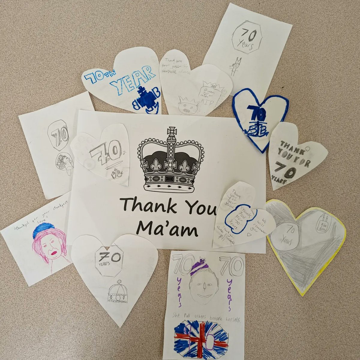 3rdInvernessBB's tweet photo. Last night, Company Section paid their respects to Her Majesty The Queen Elizabeth the Second. 

The young people created a memorial and even drew a portrait of The Queen https://t.co/W9j6itomTD