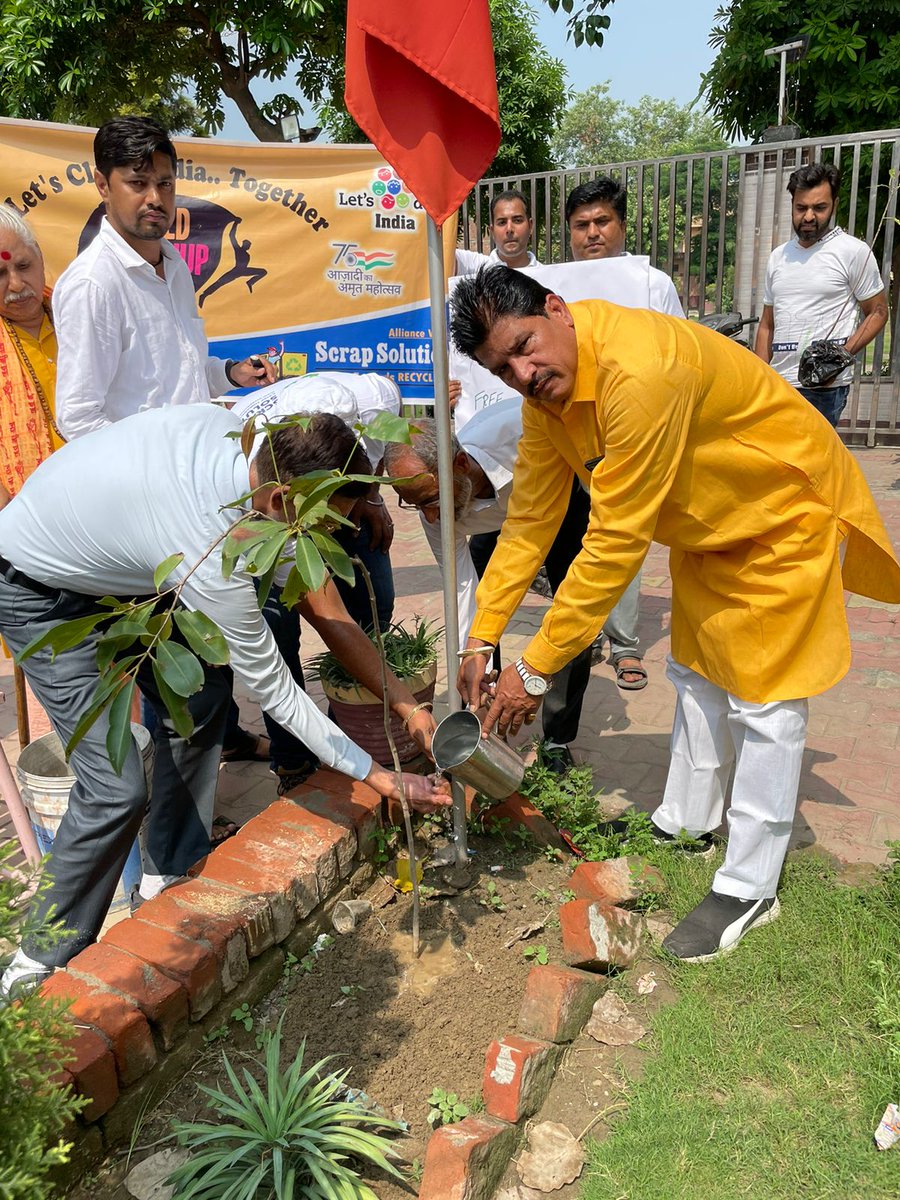 office_prayash's tweet photo. Let's Do It India in Sonepat Haryana doing commendable work.
#letsdoitindia @letsdoit_india https://t.co/Y7zrx9FobD