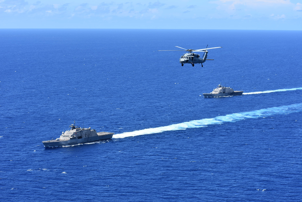 USNavy's tweet photo. Looking good out there! 💪 😎 ⚓
CARIBBEAN SEA (Sept. 10, 2022) #USSWichita and @USSBillings15 participate in a photo exercise in the Caribbean Sea, Sept. 10, 2022.
📸 : by MN2 Justin Hovarter https://t.co/OsFBDpPsRi