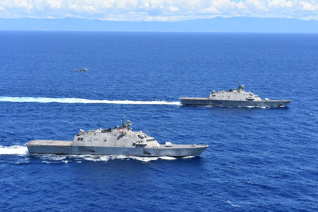 USNavy's tweet photo. Looking good out there! 💪 😎 ⚓
CARIBBEAN SEA (Sept. 10, 2022) #USSWichita and @USSBillings15 participate in a photo exercise in the Caribbean Sea, Sept. 10, 2022.
📸 : by MN2 Justin Hovarter https://t.co/OsFBDpPsRi