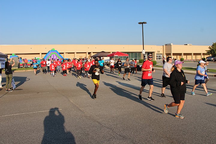HoustonHealthGa's tweet photo. #HoustonHealthy 5K Race & Expo is here!!
Come down to the Houston Health Pavilion to enjoy the vendors, food trucks, and FREE bouncy house for the kids! We have Air Evac coming around 10am and landing their helicopter on campus! Donβt miss out on the fun! https://t.co/FeZPFotS7y