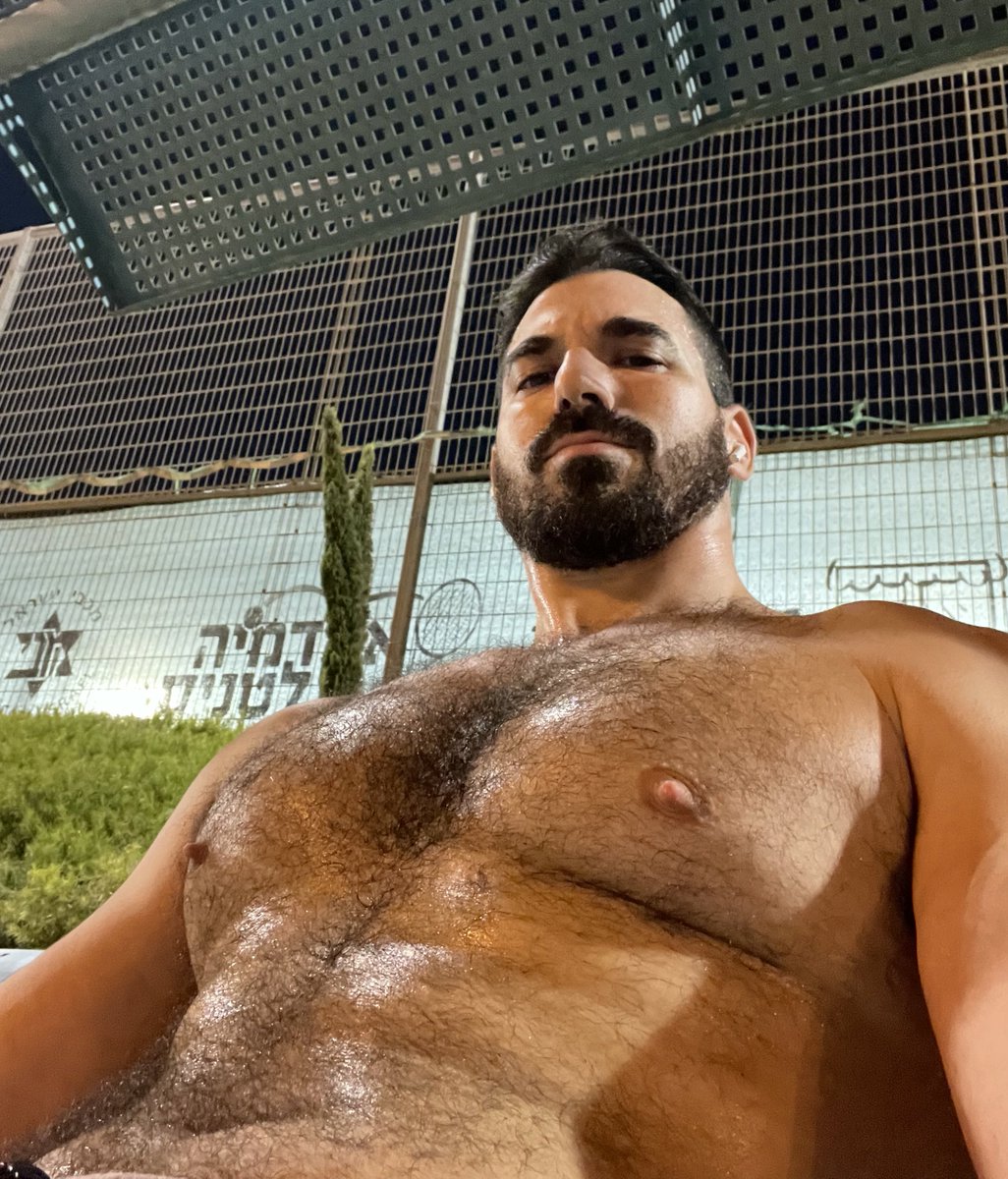 THICKmacho_2's tweet photo. Sweating after doing my cardio https://t.co/roQneamhRi