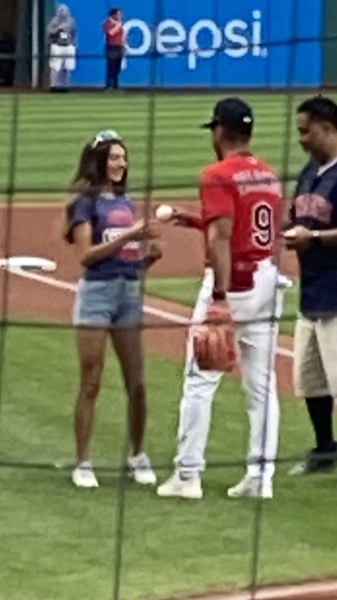 BrendaCuller's tweet photo. Confidence is built through sport. #Fisrtpitch #HondaGuardstheLand 10-years of 🥎paid off when K threw a strike for the first pitch. Then she challenged @richiemille to join her in a #Triathlon https://t.co/tl5rHgFhfL