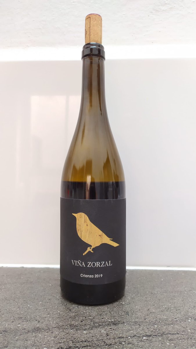Hoy hemos abierto la 2 botella de las que compré de <a href="/vinazorzal/">Viña Zorzal Wines</a> 
Muchas gracias por su recomendación <a href="/sangonereta65/">Sangonereta65</a>  
Seguramente repetiré. Este entra sólo 😉🤣🤣Cómo me gustaría saber algo de #vinos 🍷🍷 Salut i bon finde
#wine #winelovers #Vinotinto #beber