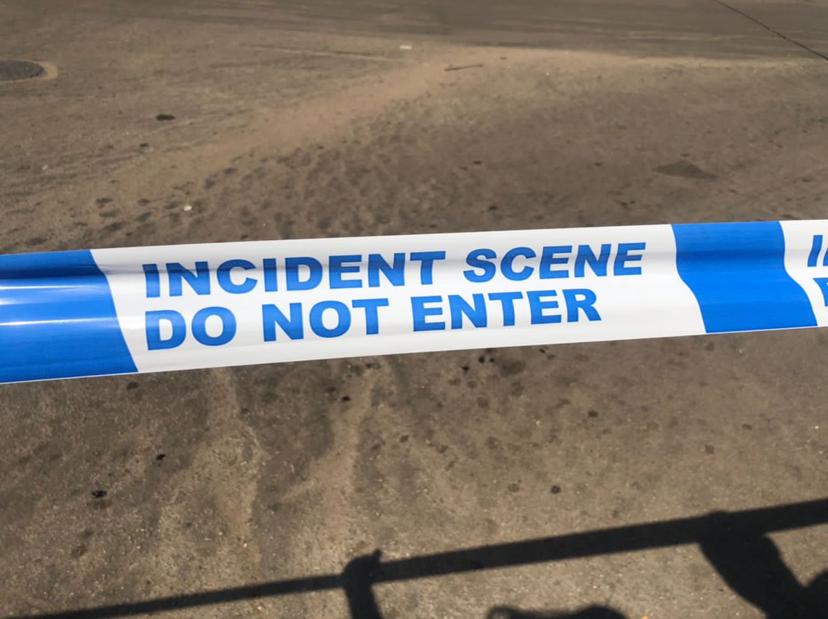 ZBCNewsonline's tweet image. BREAKING - There are reports of armed robbery activity around Fidelity Building in Bulawayo, with security services personnel surrounding the building.

It is said armed robbers attempted to rob a money transfer agency but failed.

MORE TO FOLLOW..
@YollandaLilly