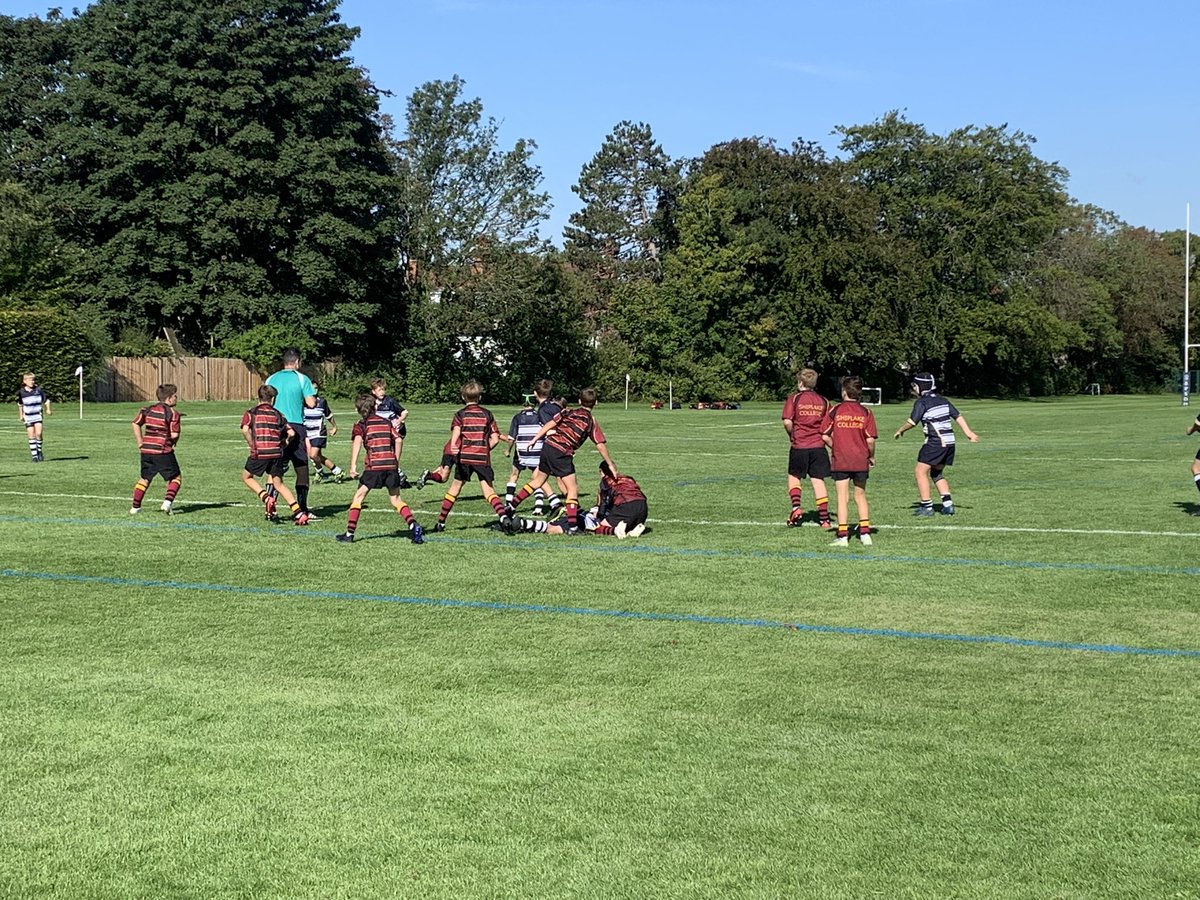 EpsomC_Rugby's tweet photo. A beautiful morning with lots of running rugby on show. All games played in a great spirit and lovely to see everyone come together beforehand to observe a minute’s silence. Thank you @EwellCastleUK @ShiplakeRugby and @LPSBNews for bringing over your U12 and U13 squads. https://t.co/cy5yHjlajV