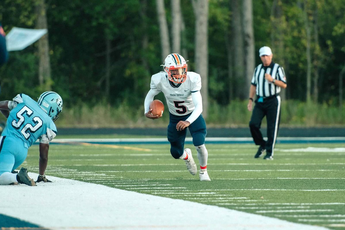 Powers_Football's tweet photo. Game 4 shout out to Sophomore QB Javontae Ross. @Yourboyvontae5 completed 7-10 passes for 214 yards and 2 TD and had 8 rushes for 104 yards and 1 TD vs Saginaw United in the Chargers 47-0 win. #ZeroTurnovers #ActLikeAChampion https://t.co/2ERoJw8BXo