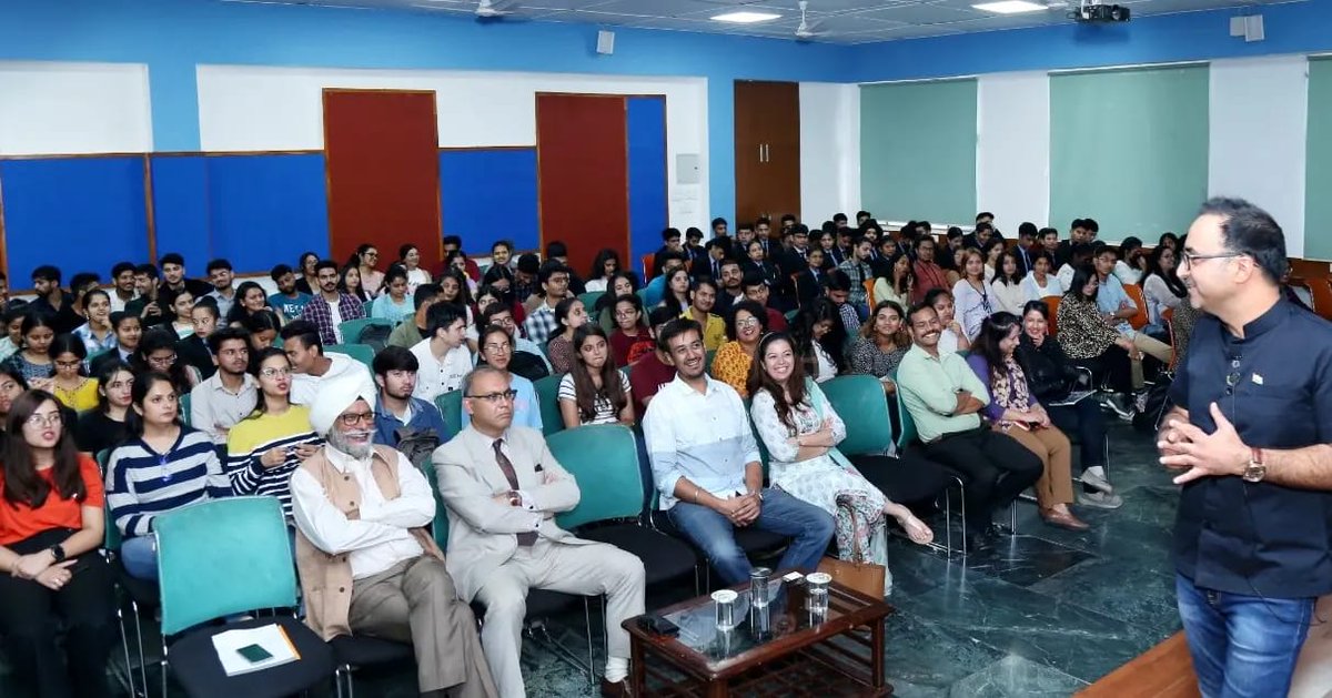 Learning from Industry Leaders and Celebrities! 💫

This time we had a Chef, Vikas Chawla for the Yogananda Guru Series. We hope all our #Shoolinians enjoyed the exciting session on #SustainableFoods for the Future &amp; took some essential lessons for a #healthylifestyle. 🙌🏼

#Solan