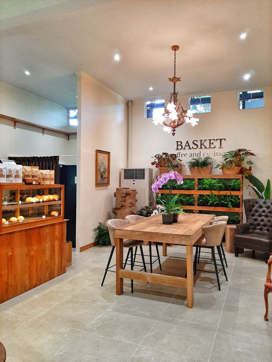 GinSiWaa's tweet photo. Basket - coffee and croissant 
📌ถนน หทัยราษฎร์ คลองสามวา https://t.co/dqzCH7NFK5
#cafe #cafedesign 
#cafethailand #cafebkk #คาเฟ่เปิดใหม่ #รีวิวคาเฟ่ #คาเฟ่ #คาเฟ่สวย #คาเฟ่กรุงเทพ  #คาเฟ่ใหม่  #CafeBkk  #Newcafe #cafethailand #reviewcafe #คาเฟ่กรุงเทพ  #cafeinbkk #newcafeinbkk https://t.co/HiTfGC2VPo