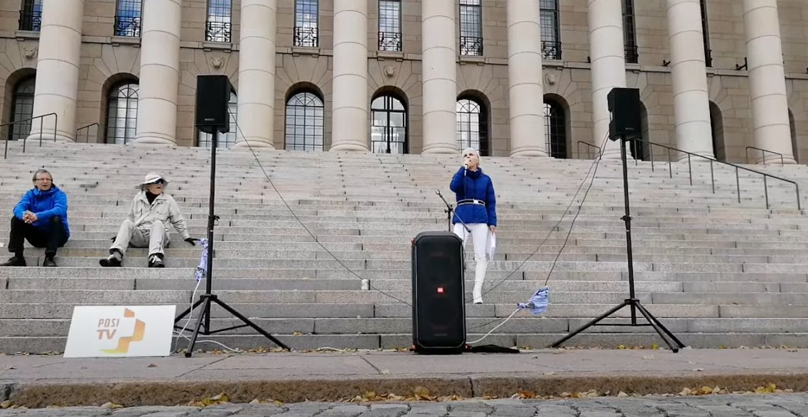 Dimmu141's tweet photo. Helsingissä vastustetaan nyt koronarajoituksia. https://t.co/GTWO7N4poc