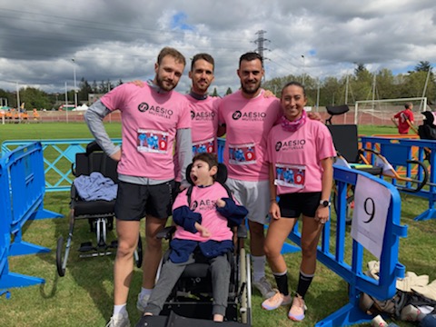 De beaux sourires sur la ligne de départ du Championnat d'Europe de Joelette. Merci à aux équipes 
<a href="/AesioSante/">AÉSIO Santé</a> mobilisées pour permettre à nos ésidents de participer à cette compétition sportive. et merci <a href="/AesioMutuelle/">AÉSIO mutuelle</a> pour le soutien