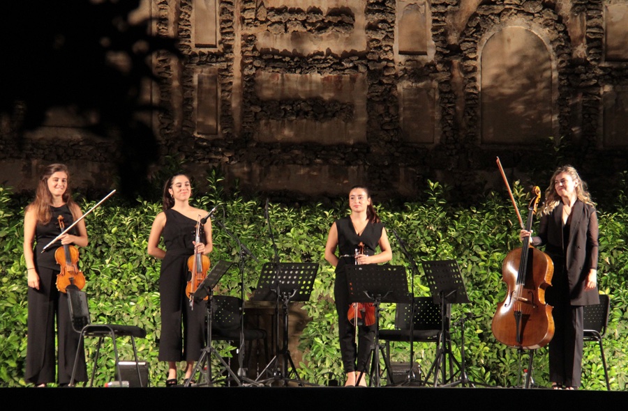 Ayer, en la XXIII Noches en los Jardines Del Real Alcázar de Sevilla, vivimos momentos realmente especiales gracias al delicado pero a la vez enérgico y sublime concierto de la mano del Cuarteto Koré. (Foto © Actidea)