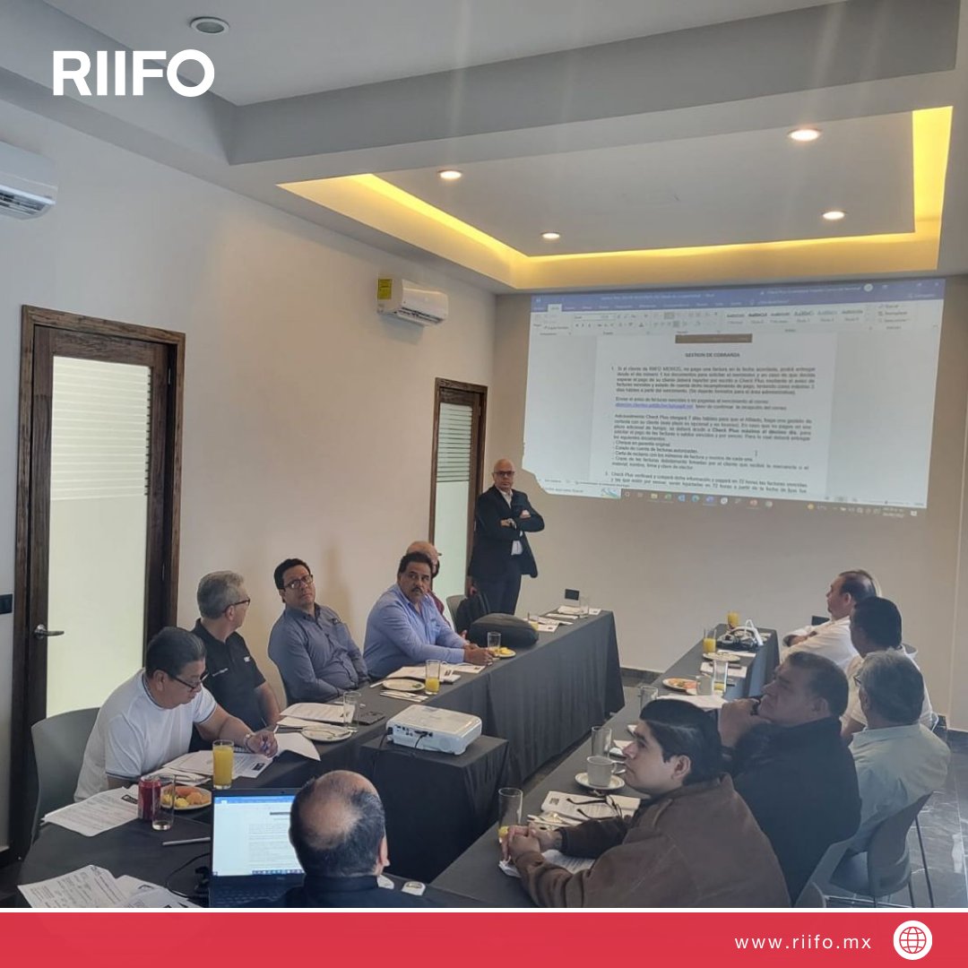 riifo_mx's tweet photo. La formación del personal viene de la importancia que le damos al autodesarrollo de nuestra gente, pero también creemos que nuestro equipo de ventas se familiariza con más conocimientos sobre el negocio y el inventario puede servir mejor a los clientes. 👍 https://t.co/8iR8UgAz1G