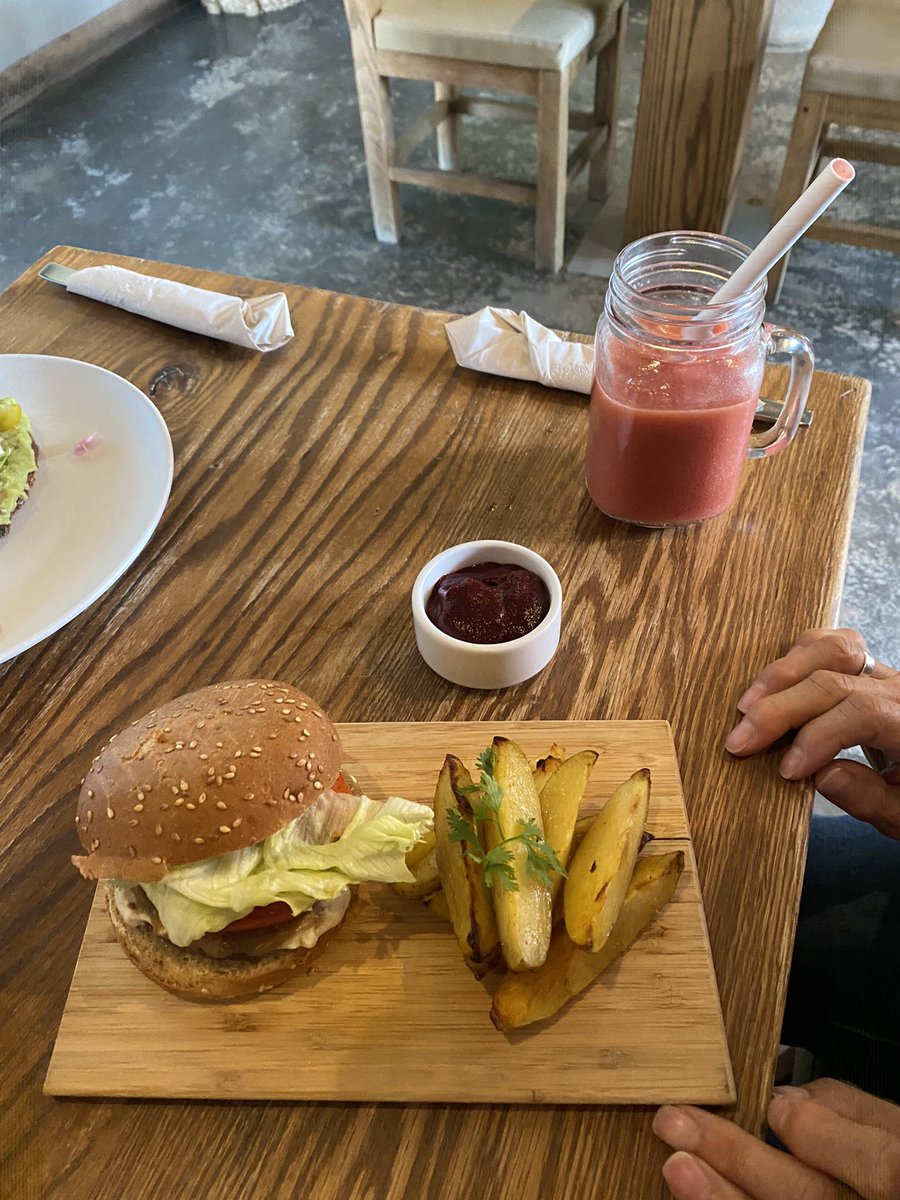 Andrea60089562's tweet photo. @EvergreenOrg has the best vegan food in Doha 🤤 1. Raw zucchini pesto 2. Mexican bowl 😍 3. Avo toast with cashew 4. Cheeze burger with fries and home made goji based ketchup everything is always so gooooooddd 😍😍😍 https://t.co/Z20gGsJcrH