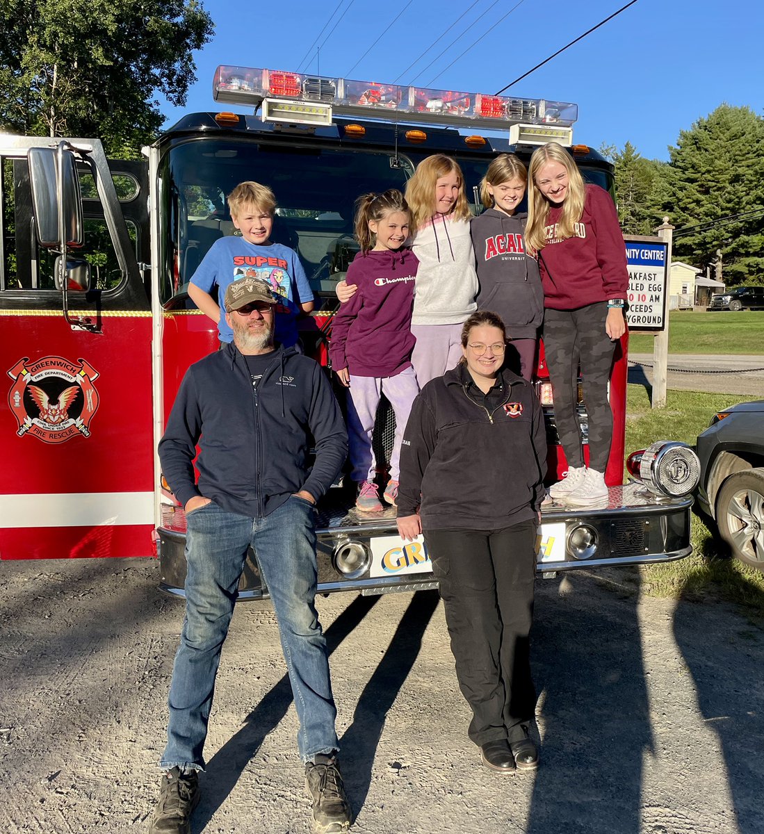 Greenwich_Fire's tweet photo. Our crew stopped by the White Rock Community Centre this morning with a donation towards their fundraising breakfast for the Gaspereau Valley Elementary School playground campaign. We enjoyed a delicious breakfast and helping out our community! #volunteerism #community #GVES https://t.co/jvrN0gxVZO