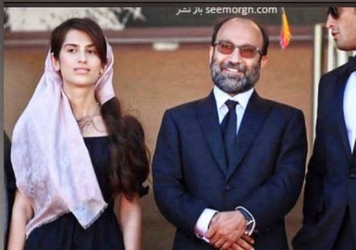 soda60406512's tweet photo. اصغر فرهادی در مورد مرحوم، #مهسا_امینی گفته ما در این اتفاق شریکیم.
آقای فرهادی، این بار درست گفتید، شما در این اتفاق کاملا شریک هستید.#اصغر_فرهادی #مهسا_امینی #زود_قضاوت_نکنیم https://t.co/3HW3A5ckIn
