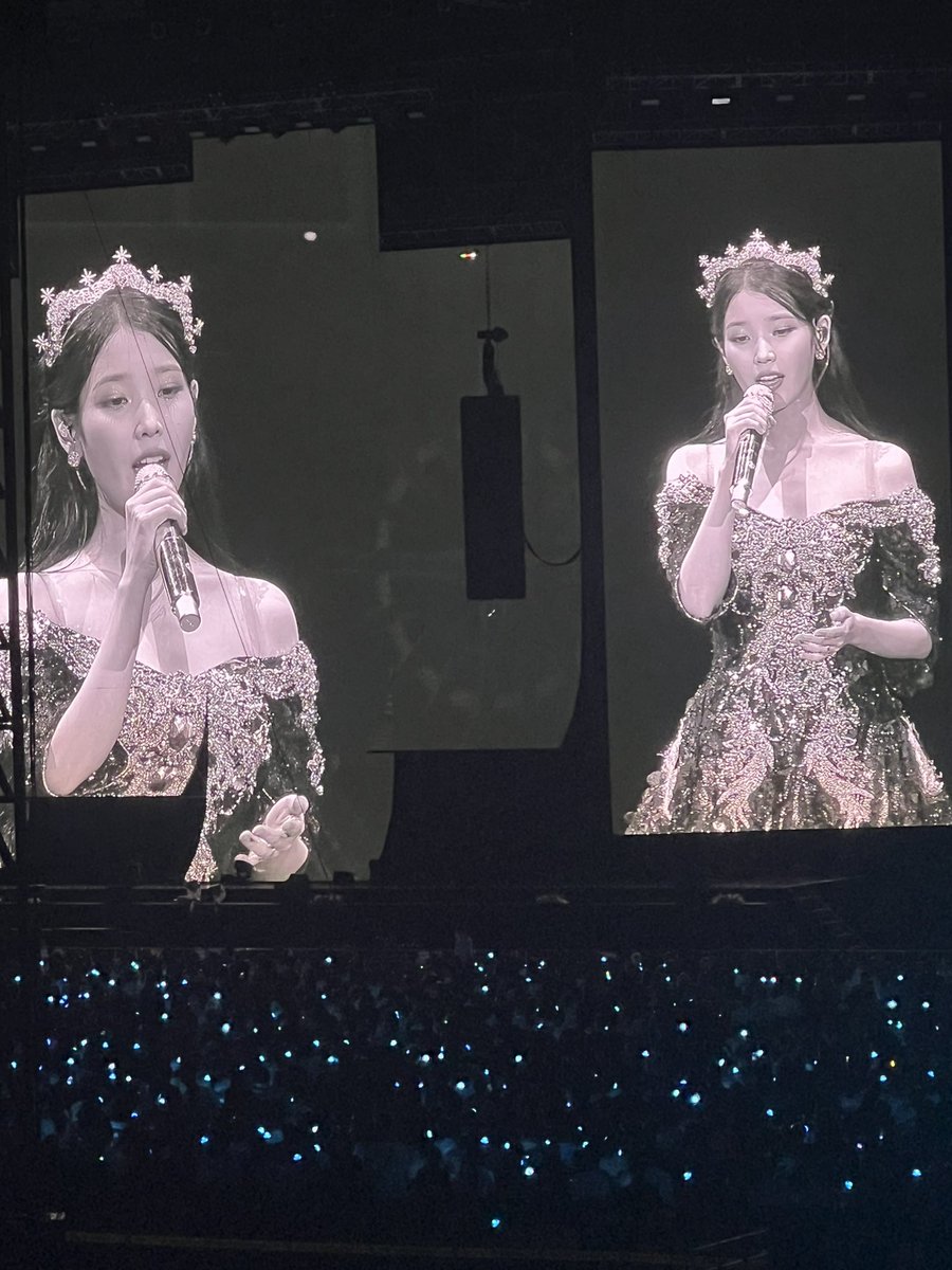 leejiweuns's tweet photo. Queen IU singing Love Poem right now 😭😭😭 https://t.co/Ey7ydw32zI