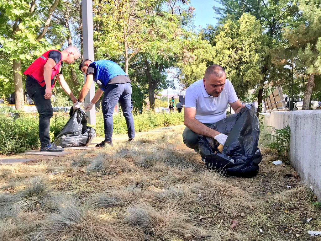 #BaşkaGezegenYok sloganı ile bugün;🌱

'Dünya Temizlik Günü'nde ♻️🌍🌿

📍Tüm gönüllülerimiz ile İlimiz Büyük Şehir parkında çevre temizliği yaparak bizde buradayız dedik .🙋‍♀️
#TemizDünya
#YesilBeceriler 
#GSBGM