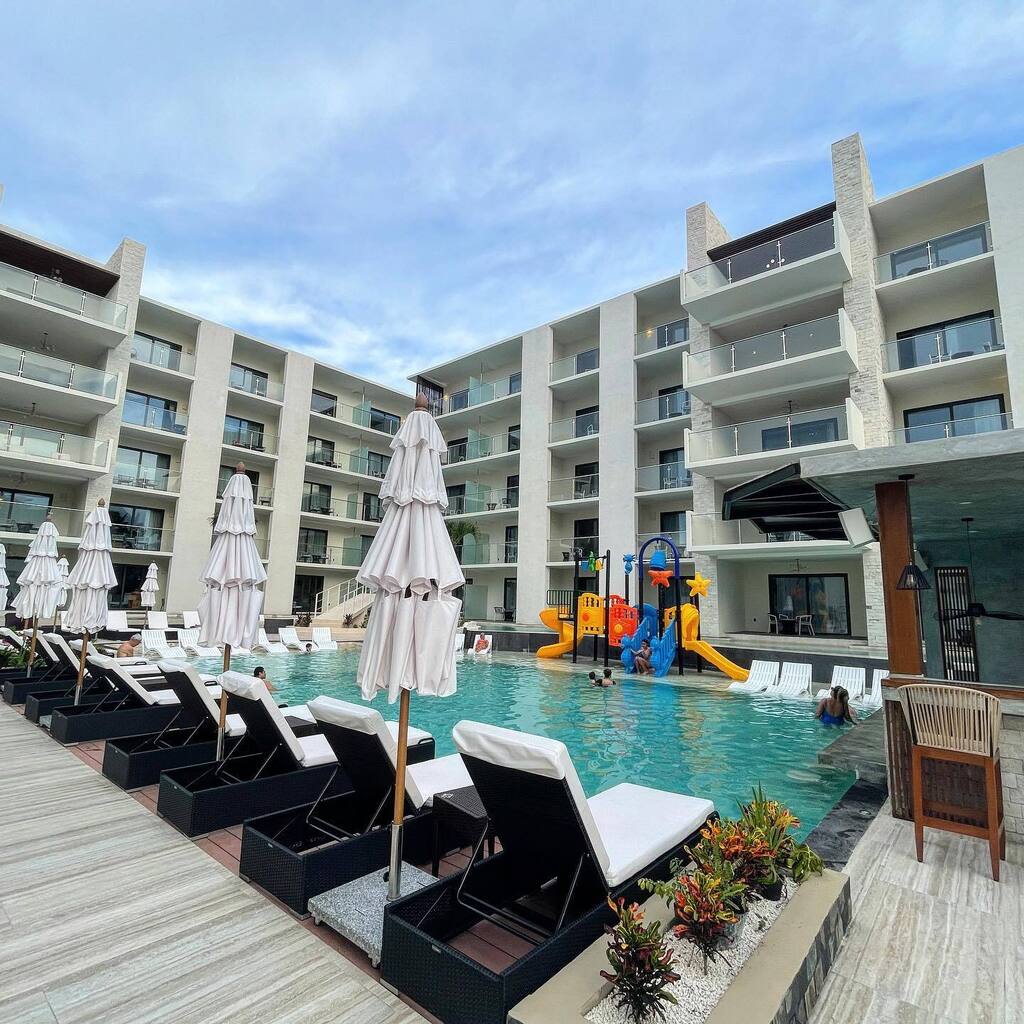 UnlimitedVC's tweet photo. The wait is over. Experience the beauty, luxury and comfort of the first Dreams Resorts all #PreferredClub: #DreamsCozumelCape. Where adults can access #SecretsAura and families with kids can access #SunscapeSabor. #Cozumel
😍😎
La espera terminó. Vi… https://t.co/fJW9p4Fs2v https://t.co/AfQQmwM22x