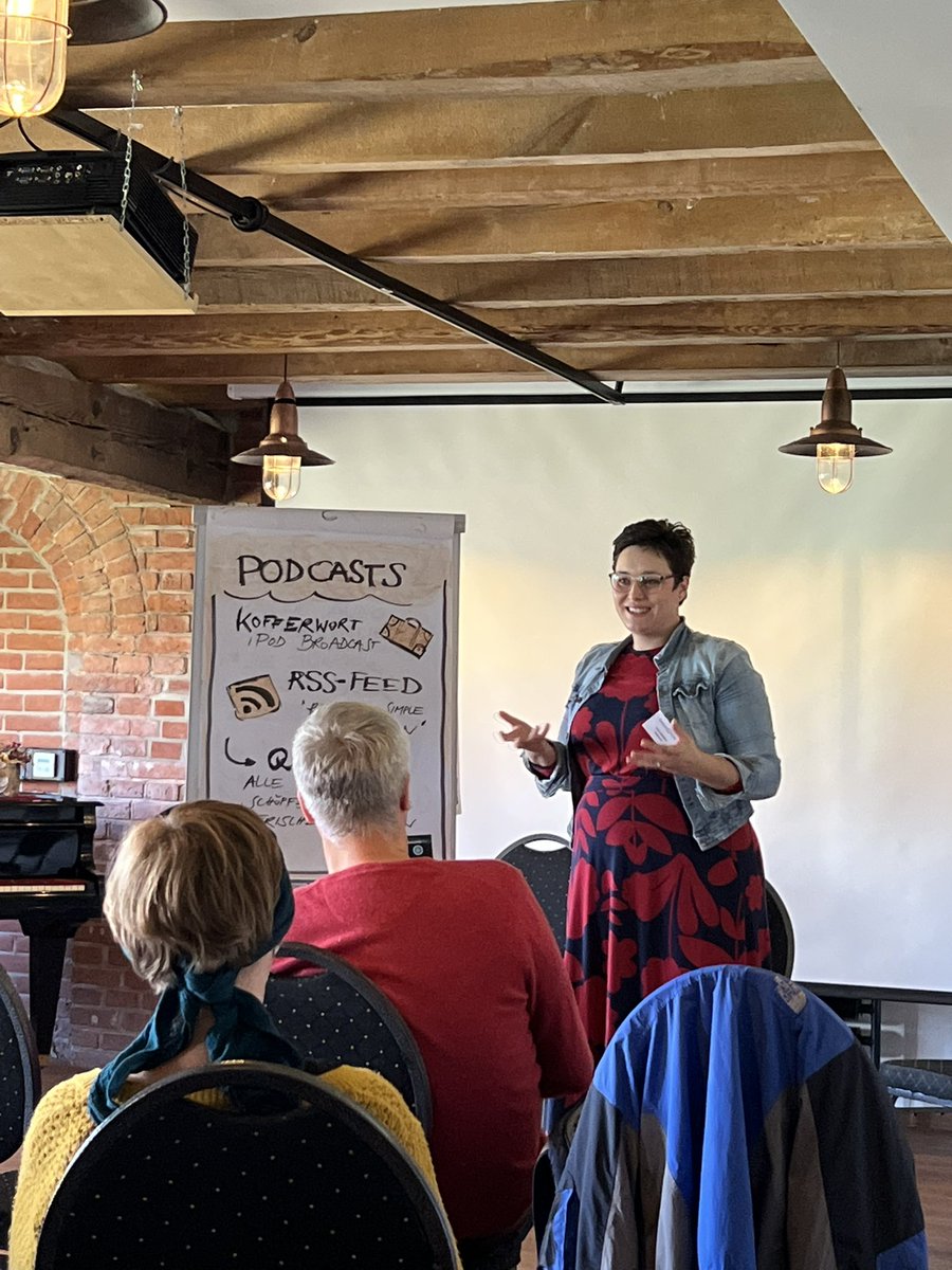 mainzel's tweet image. #iPod &amp;amp; #Broadcast: Aus diesen beiden Wörtern erstand der Begriff #podcast. Und über diese klärte @lebedjewi, Journalistin TV &amp;amp; Radio beim @NDR ihre Zuhörer bei besser online auf. Ein Bestandteil: Als Host eines Formates bringt man sehr viel mehr Nähe ein. @djv_bo #djvbo @DJVde