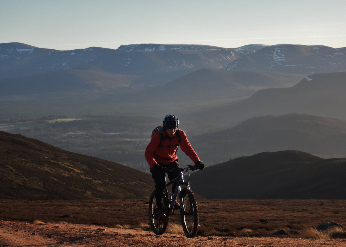 PeteCrane5's tweet photo. @reizkultur @CycleLochNess @mikesbikesavie @SchwalbeUK @bothybikes @VisitCairngrms @VertebratePub 'What a great route to cycle', couldn't agree more... the #BurmaRoad just 'keeps giving' whatever the weather. https://t.co/n5BQZcN3m4