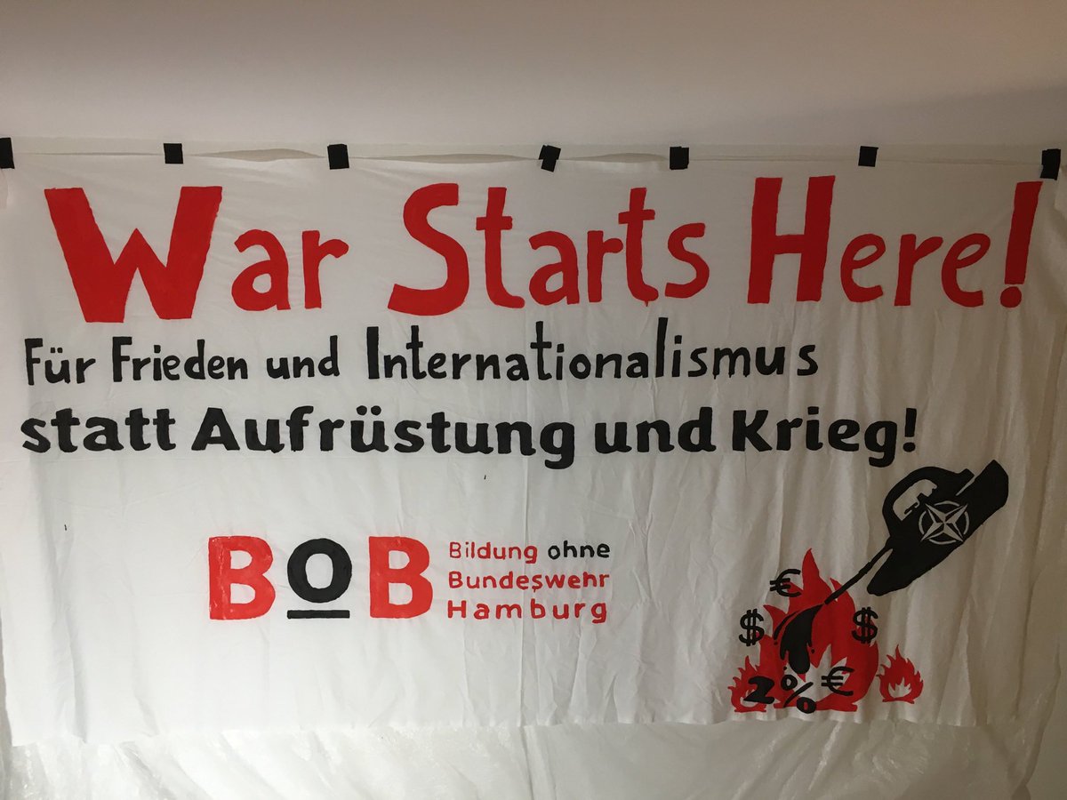 BoB_BW_raus's tweet photo. Unser Protest gegen #Kriegspropaganda &amp; #Bundeswehrauftritte heute auf dem #Hafengeburtstag in #Hamburg läuft! Gegen Nachwuchsrekrutierung, Akzeptanzbeschaffung &amp; #Militarisierung der Zivilgesellschaft. Kundgebung von 14 bis 18 Uhr Landungsbrücke 1. Kommt vorbei! https://t.co/FtCszMbAbu